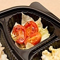 西式餐盒: 奶香鮮菇燉飯+香料烤番茄溫沙拉+美式炒蛋+義式番茄蔬菜湯