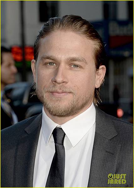 charlie-hunnam-talks-fifty-shades-of-grey-for-first-time-25.jpg