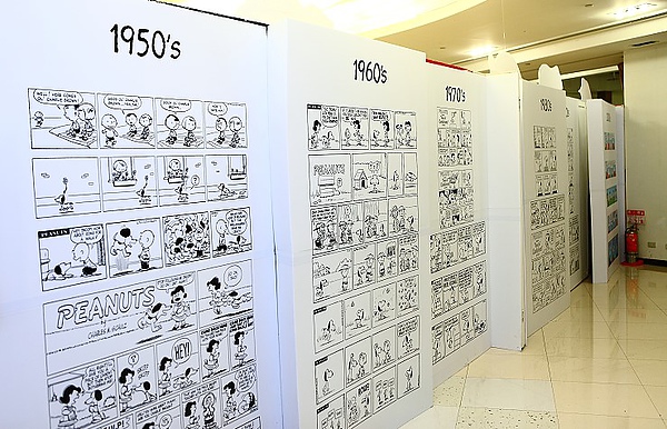 1950-2000 SNOOPY 漫畫牆.JPG