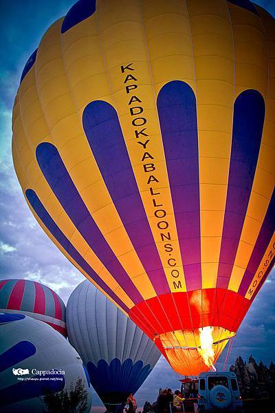 Cappadocia_hot_air_balloon_01.jpg