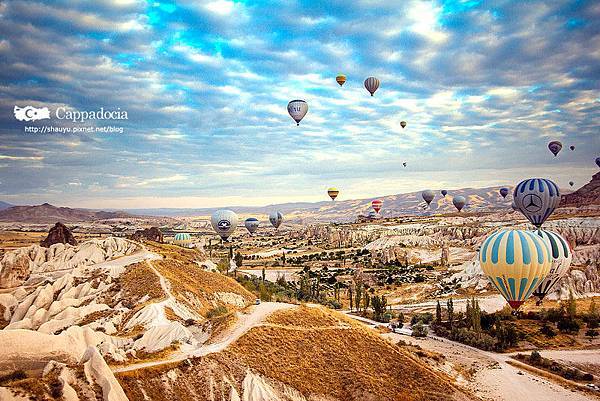 Cappadocia_hot_air_balloon_12.jpg