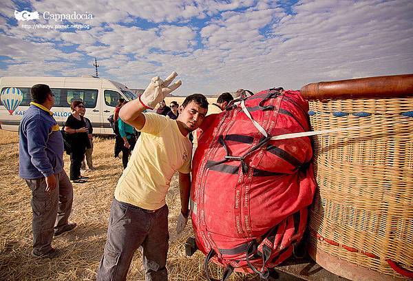 Cappadocia_hot_air_balloon_77.jpg