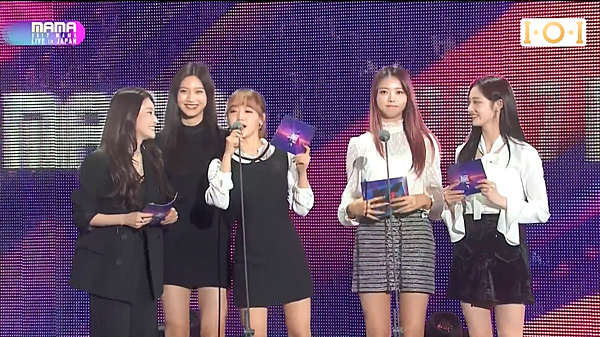 I.O.I as guest announcing best new female artist 02.png