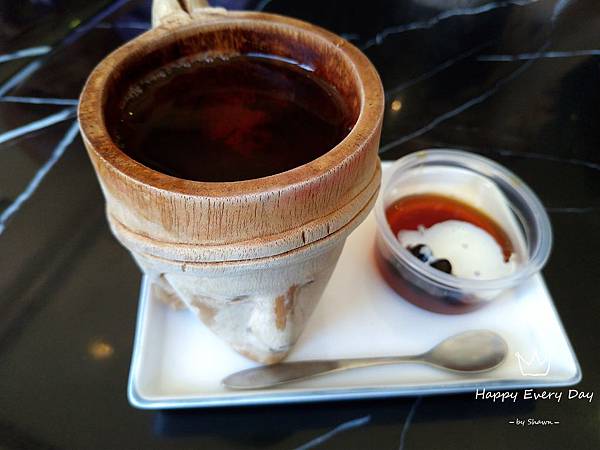 日月潭 碼頭休閒大飯店  湖畔美景 邵族風味餐 美食 景點 推薦 紅茶凍 紅茶