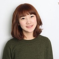 【波波燙髮+日式染髮】甜心組合透亮自然超完美，Rita Once喜愛組合造型風格 / 整理起來就是好上手，微捲的澎度讓造型變得小新清 短髮也要很吸引，日系染髮橡木色系 不褪時尚的透亮質感髮色
