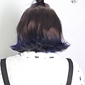 【裙擺髮色】美麗到無上限、微甜限定日系口味，店長RITA將保留了甜美風格 ❎ 拼接色彩。美式染髮橡木色系 利用褪色的素材加入了新光澤色度，銜接下髮尾5-7公分處、藤蔓紫色系時尚經典色彩