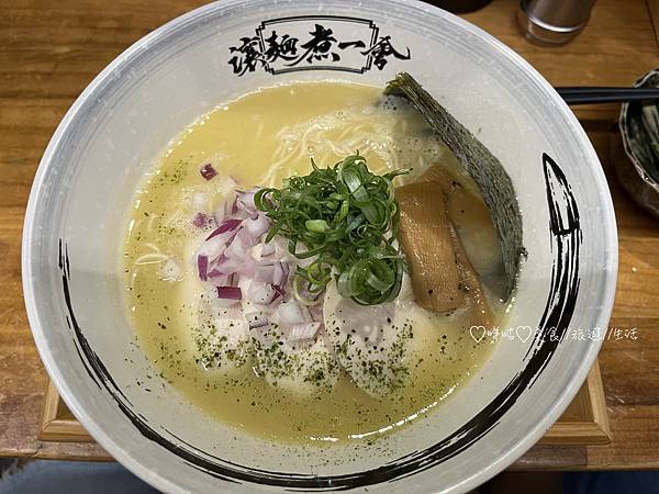 【美食。新北新莊】近捷運新莊站x濃郁湯頭必排人氣美食-讓麵煮