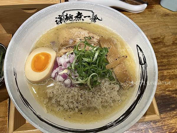 【美食。新北新莊】近捷運新莊站x濃郁湯頭必排人氣美食-讓麵煮