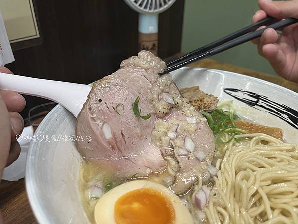 【美食。新北新莊】近捷運新莊站x濃郁湯頭必排人氣美食-讓麵煮