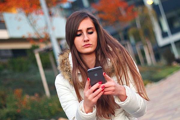 Smartphone-Iphone-Touch-Apple-Inc-Woman-Girl-569076.jpg Smartphone-Iphone-Touch-Apple-Inc-Woman-Girl-569076.jpg