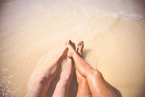 sea-beach-vacation-couple.jpg sea-beach-vacation-couple.jpg