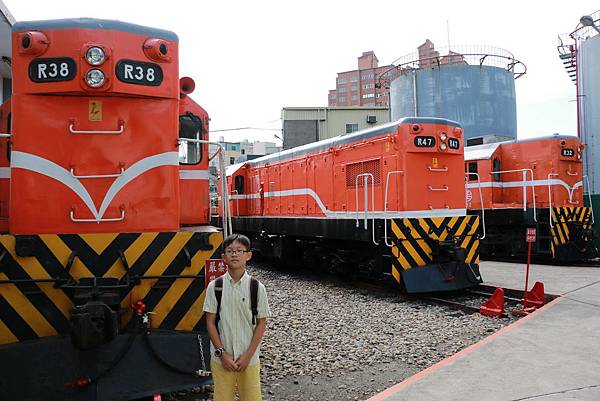 103年08月09日與治平兒搭火車環島二日遊_26-彰化扇型車庫.JPG