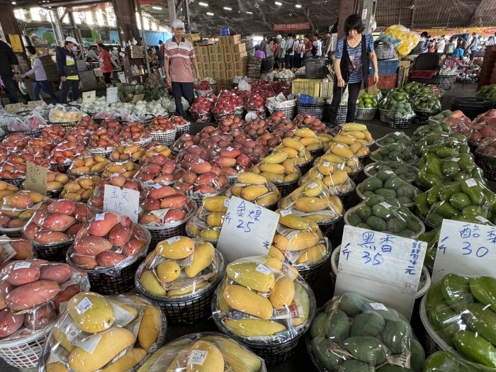 台南玉井芒果市場果農搶攤大作戰