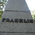 Old Granary Burying Ground裡Franklin的墓碑