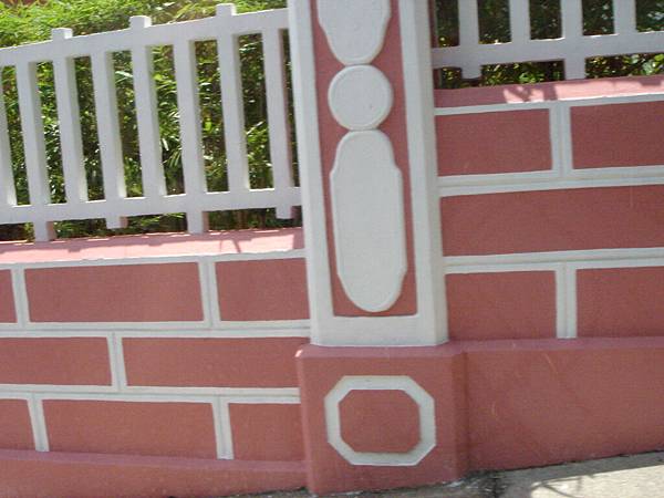 政府機關的建築專用這種粉紅色，顏料都是從葡萄牙運來的