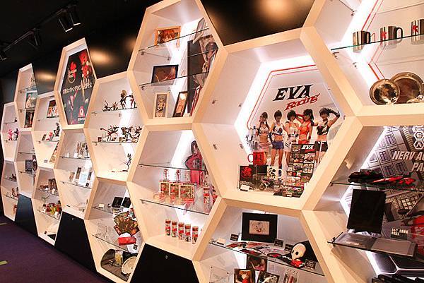 eva-store-11-22-11-054_640x427.jpg