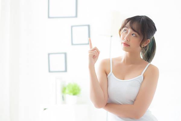 【眼窩凹陷】憔悴的骷髏眼 -- 淺談上眼窩凹陷的處理(眼窩補脂填充 vs 提眼肌)