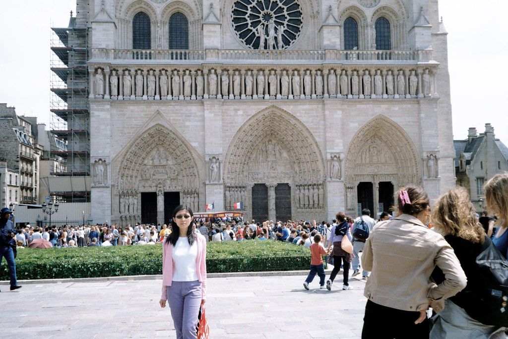 2001-07-21_02_Paris_Notre Dame_01.jpg