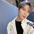 official_oneus_20210305_194942_2.jpg