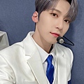 official_oneus_20210218_220910_3.jpg