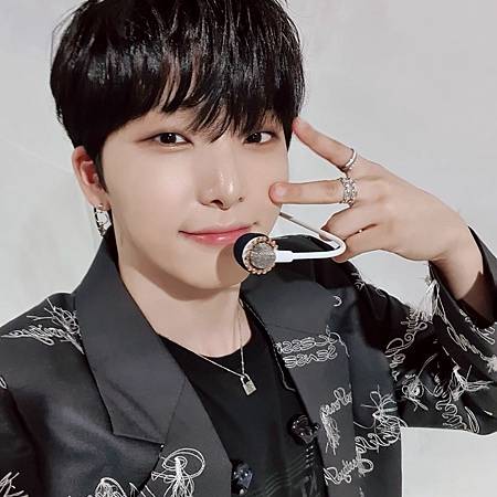 official_oneus_20210830_232705_1.jpg