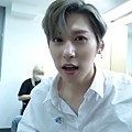 Screenshot_20210513-190128_V LIVE.jpg