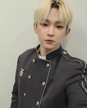 official_oneus_20220119_215723_2.jpg