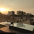峇峇之家Baba House Melaka的屋頂酒吧傍晚時