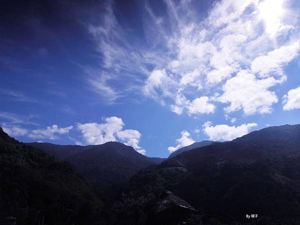 藍天白雲與群山共舞