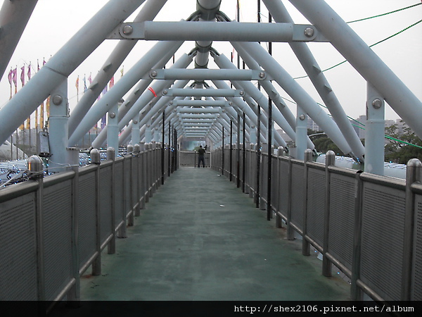 圓滿劇場附近天橋