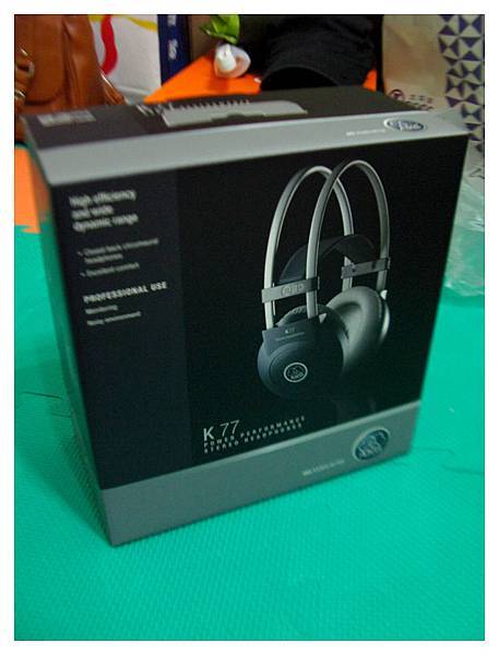 AKG K77