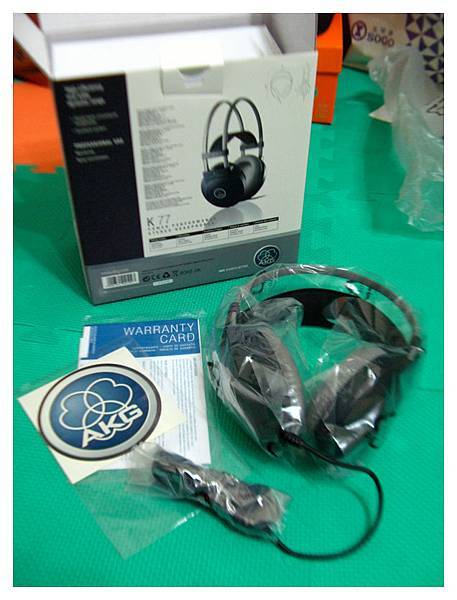 AKG K77