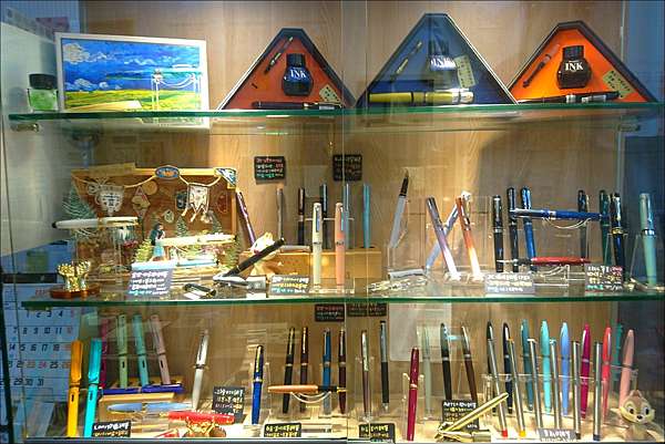 桃園文具店 小鹿文具所 讓人沉溺在文具雜貨裡 流連忘返 後半百人生就這樣吃喝玩樂過吧 痞客邦 桃園文具店 小鹿文具所 讓人沉溺在文具雜貨裡 流連忘返 後半百人生就這樣吃喝玩樂過吧 痞客邦