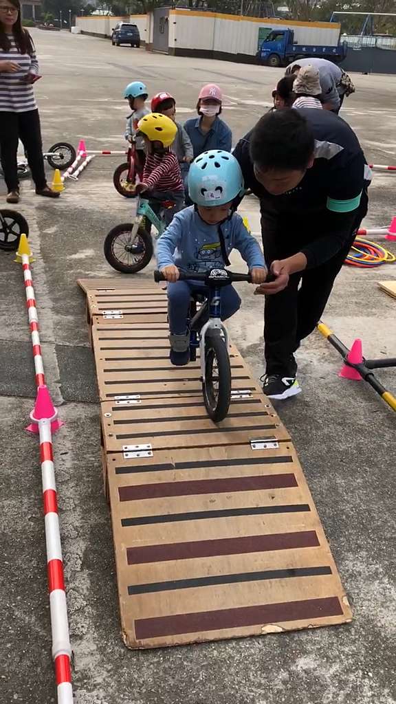 放電好幫手 邦邦教練滑步車課程 小飛媽的異想世界 痞客邦