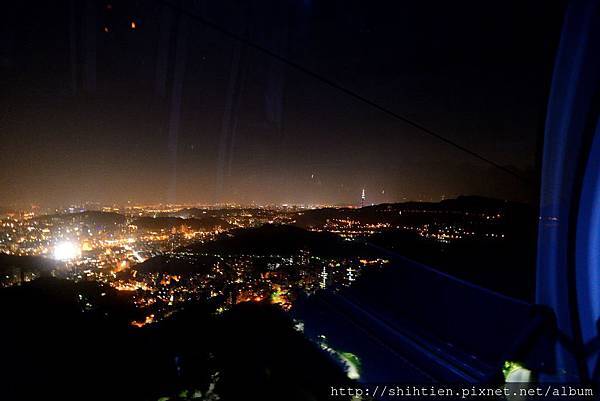 貓纜下的夜景