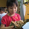 端午節活動-戴香包、吃粽子、畫雄黃