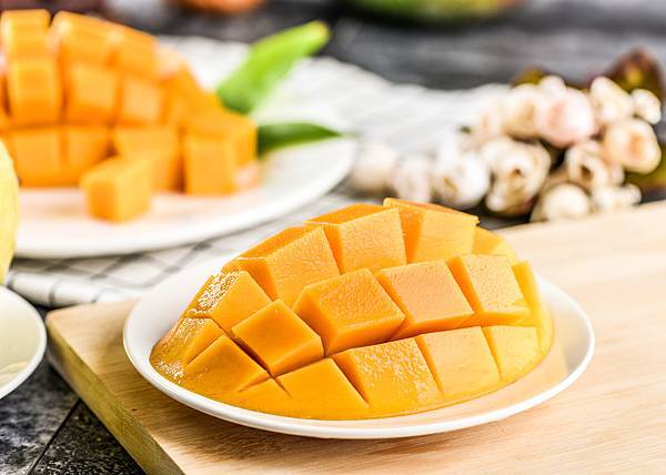 Lovepik_com-500556814-mango.jpg Lovepik_com-500556814-mango.jpg