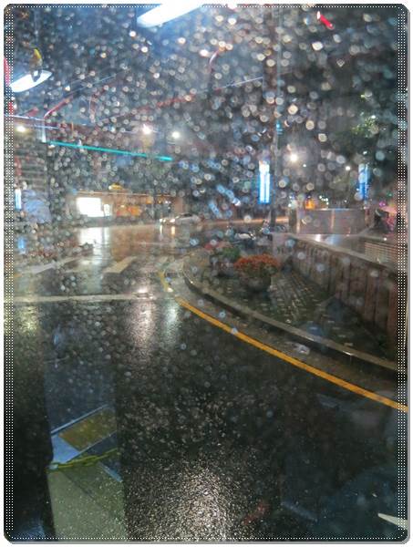 梅雨季，晚上很容易下雨的首爾