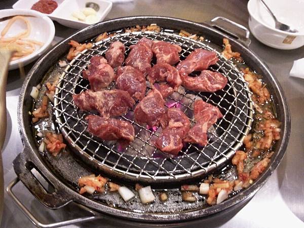 這是갈매기肉，갈매기有海鷗的意思，但它不是海鷗肉，是肝連肉