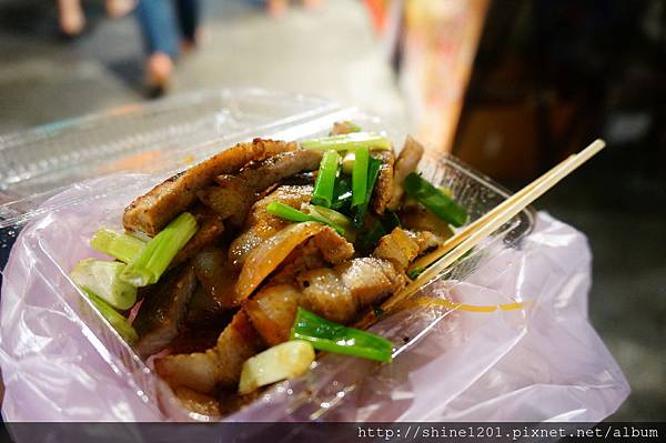 台東關山鎮夜市 (好吃的東山鴨頭、石板豬肉)