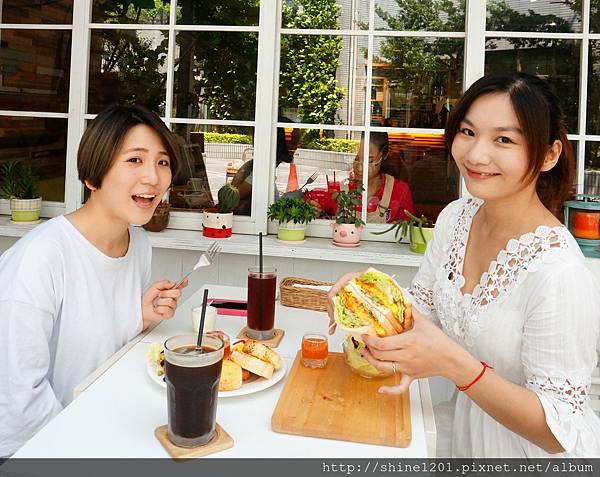 古亭一日遊 捷運美食景點.巴和奈野 illy Café Brunch甜蜜分享.早午餐 文青人氣景點-紀州庵文學森林→懷舊景點-客家文化主題公園→踏青必去-古亭河濱公園