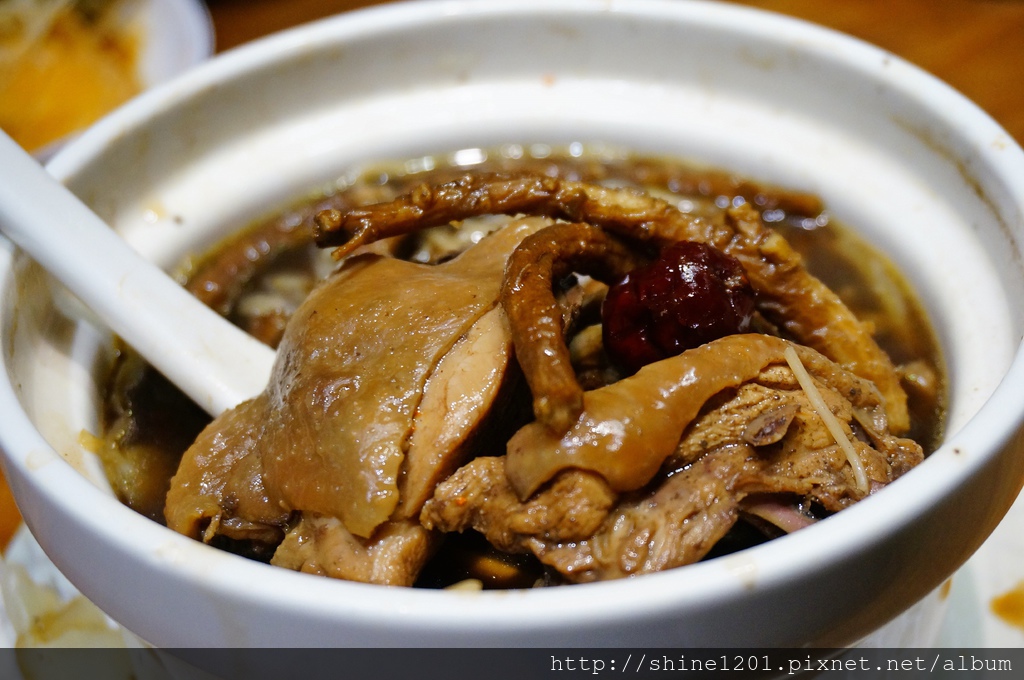 中正區美食 雙月食品社 善導寺站美食 台北麻油雞 何首烏雞湯 補湯