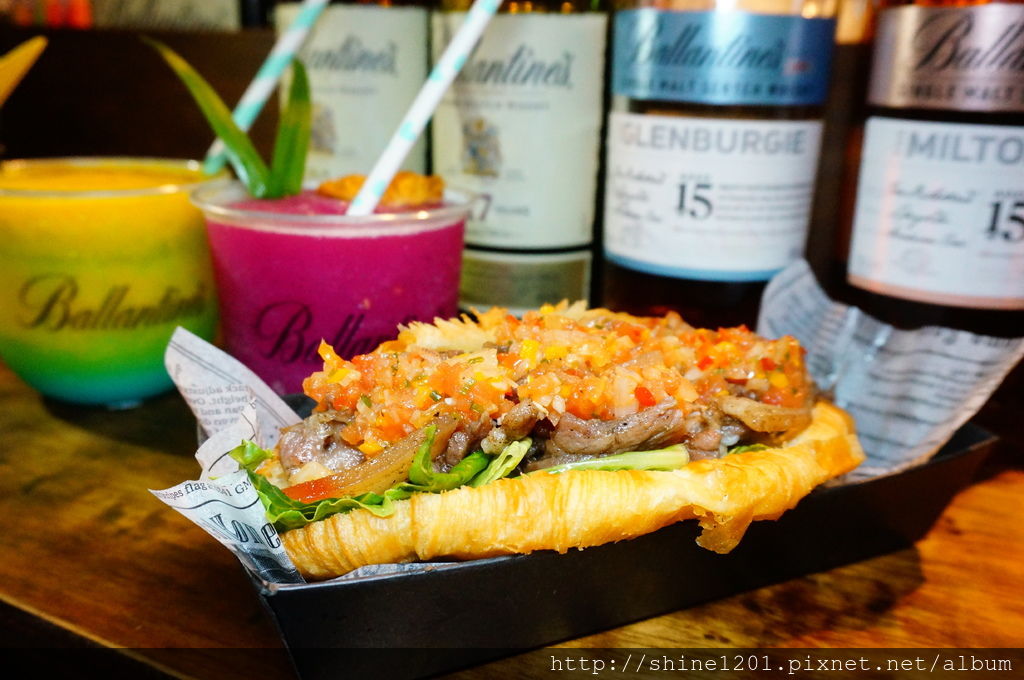 台北景點 大稻埕碼頭 PIER5貨櫃屋市集 百齡罈BHOUSE 台北夕陽夜景 台北景點 大稻埕碼頭 PIER5貨櫃屋市集 百齡罈BHOUSE 台北夕陽夜景