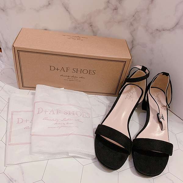 涼鞋推薦 好看又好穿的涼鞋 讓你氣質度up Up D Af 夏日定番 一字繫踝方頭低跟涼鞋 涵妞小日記