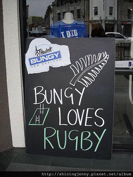 BUNGY LOVES RUGBY