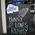 BUNGY LOVES RUGBY