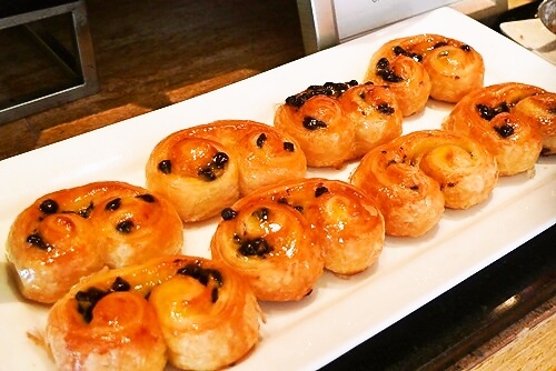 ST Regis Boneka Buffet