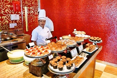 ST Regis Boneka Buffet