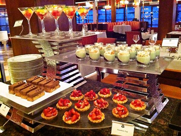 ST Regis Bali Boneka buffet Dinner