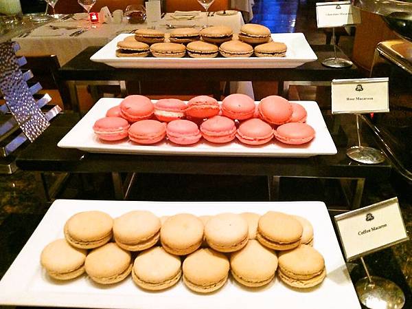 ST Regis Bali Boneka buffet Dinner